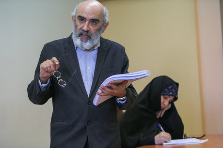 شکرخواه؛ معلمی که از رشته‌اش رانده شد